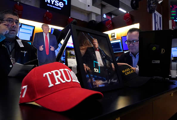 Concerns over stagflation rise as the impact of Trump’s tariffs unfolds amidst economic slowdown.