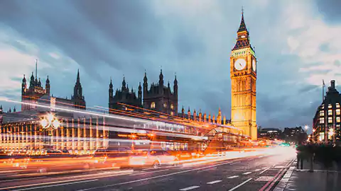 SwapAgent and Trafigura establish blockchain deposit accounts in collaboration with JPMorgan Kinexys.